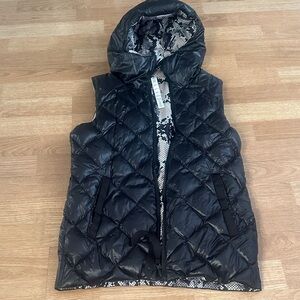 LULULEMON like new Women's Black Quilted Hooded Vest